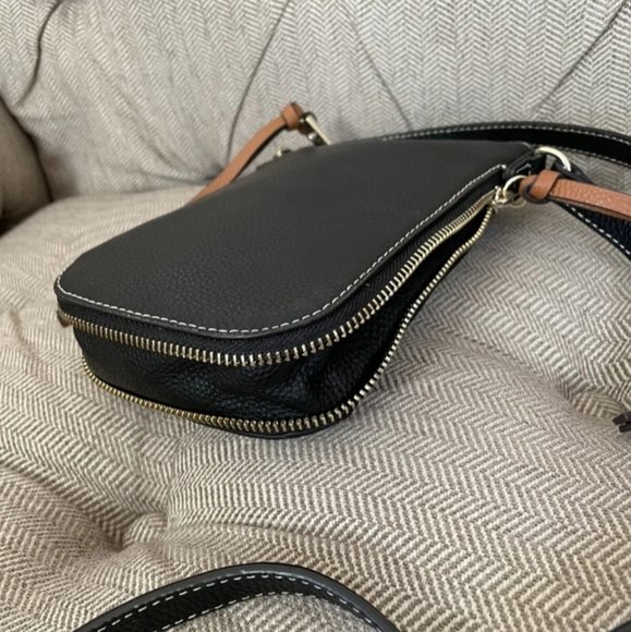 Vince Camuto Corin Phone Case & Crossbody Black Leather with Brown Tassle Pulls - Picture 9 of 11